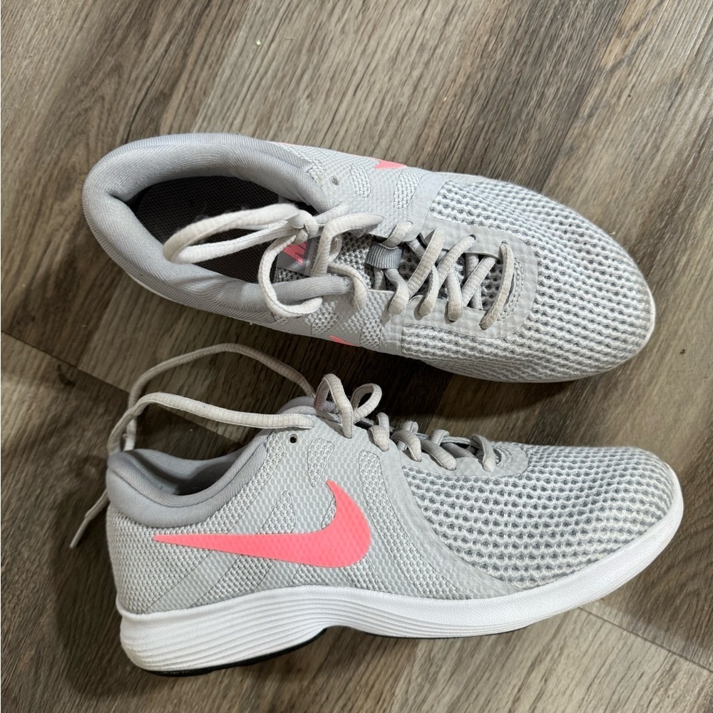Nike Women's Athletic Shoes Gray and Pink